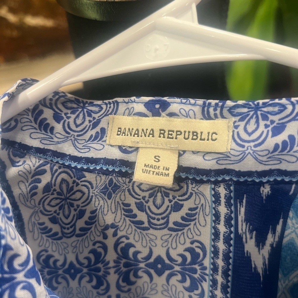 Banana Republic blouse size small in GUC - Picture 2 of 4